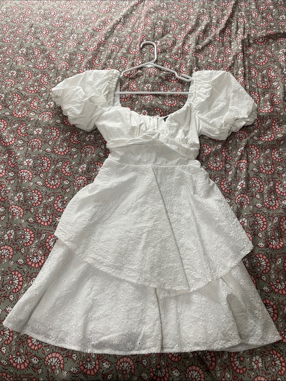 Women's White Eyelet Tiered Puff-Sleeve Dress